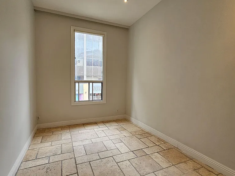 550 Yonge St #2F — Photo 16