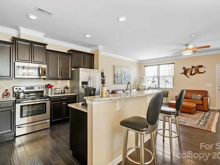 5009 Mockernut Ln — Photo 21