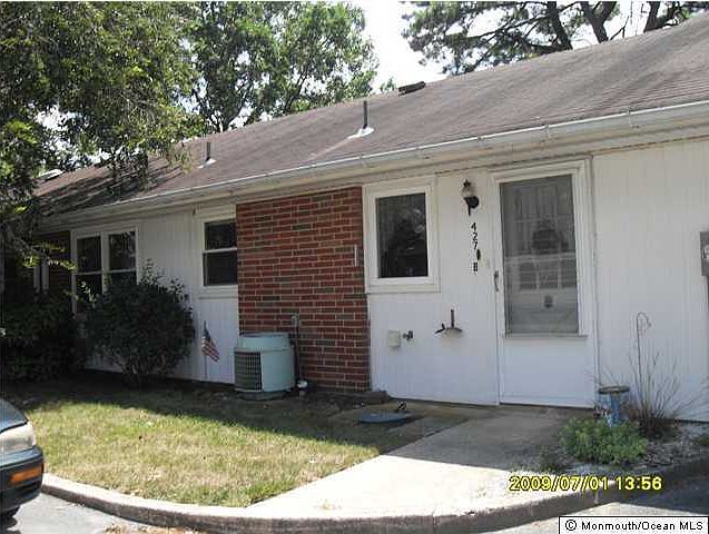 2nd image of 427 Chatham Court #B