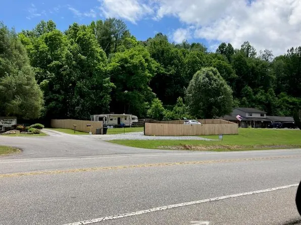 14 Chatuge Village Dr, Hayesville, NC 28904