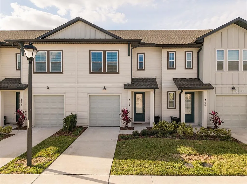 3 bed, 2.0 bath, 1622 sqft, $2,900 — Photo 1