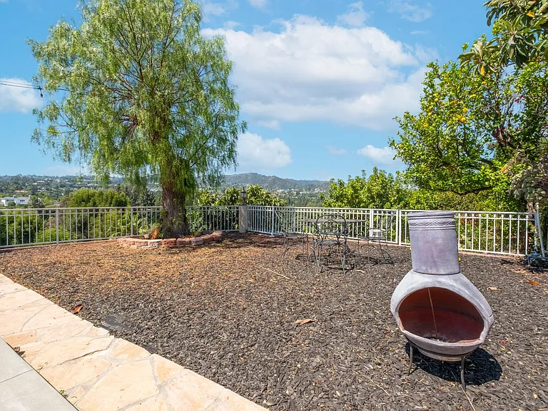 4321 Clear Valley Dr — Photo 53