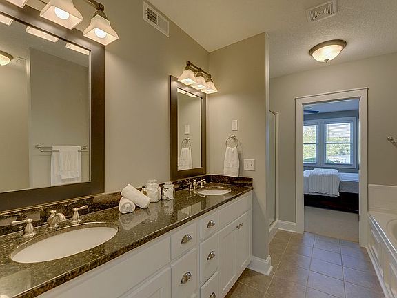 4th image of 1407 Lakeside Rd Unit 203