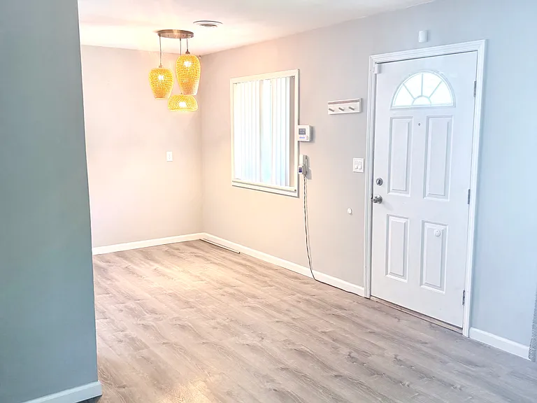 13428 Sarsfield Ave — Photo 4