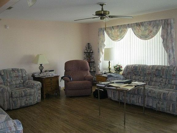 5th image of 281 Brumby Ave