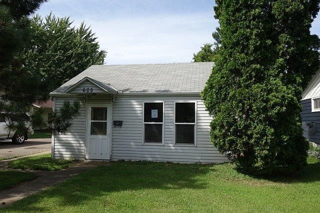 1st image of 605 Elm St