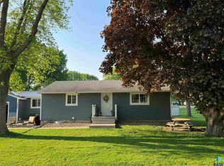 1237 Brown St, Larchwood, IA 51241