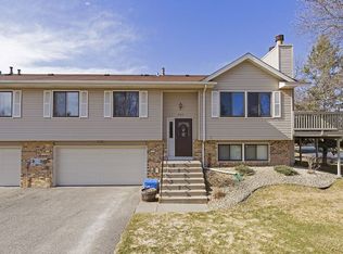 904 Lawnview Ave, Shoreview, MN 55126