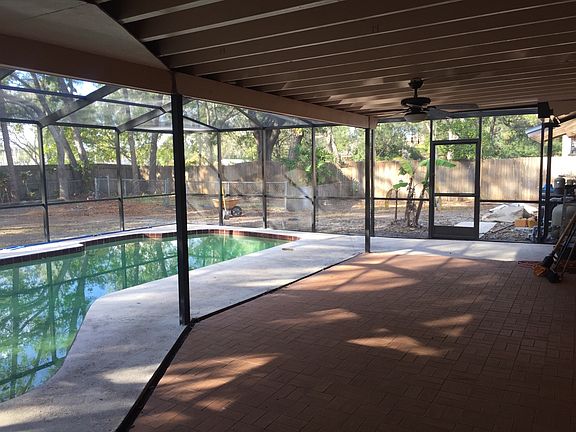 Screened in pool/patio