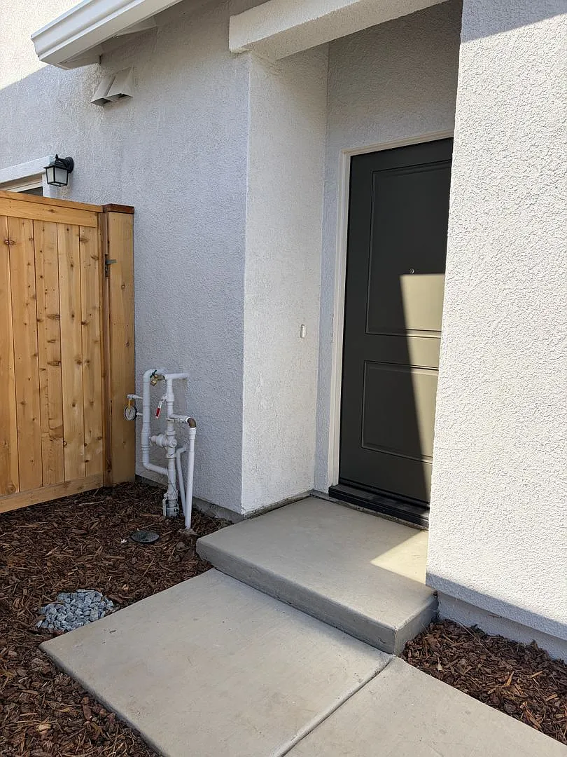 Room For Rent - Brand New Roseville - All Utilities Included — Photo 4