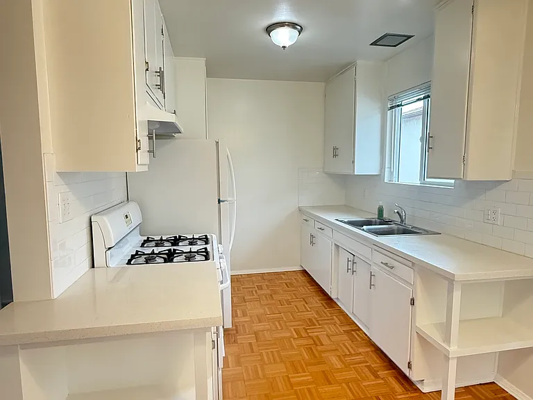 848 Carillo Dr #E — Photo 10