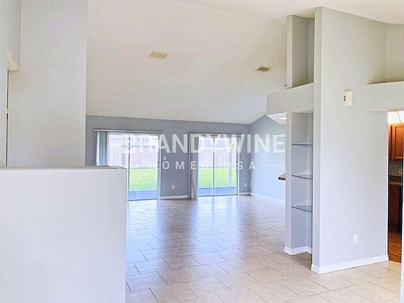 3rd image of 20405 Maxim Pkwy