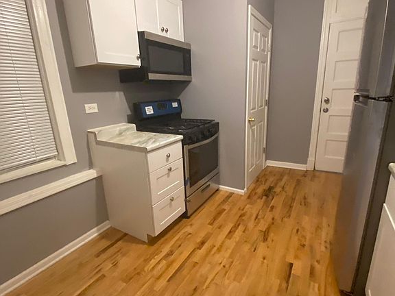 3rd image of 918 N Lawndale Ave #2