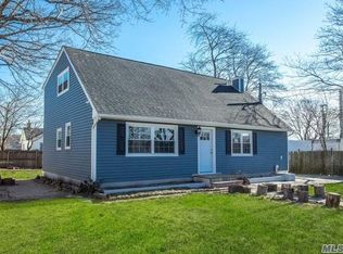 29 N 16th St, Wheatley Heights, NY 11798