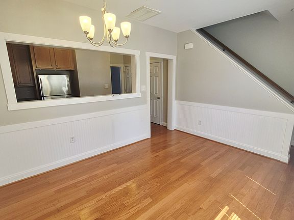 5th image of 334 Marquette Ct