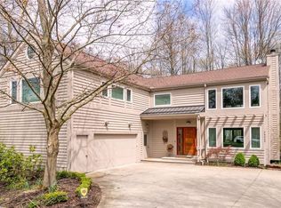4059 Orangewood Dr, Beachwood, OH 44122