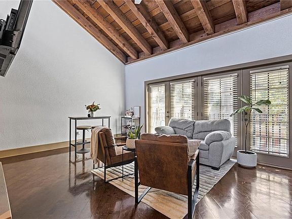 3rd image of 1111 W 46th St APT 43