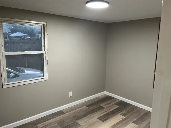 408 W 1st Ave #B, Lenoir City, TN 37771