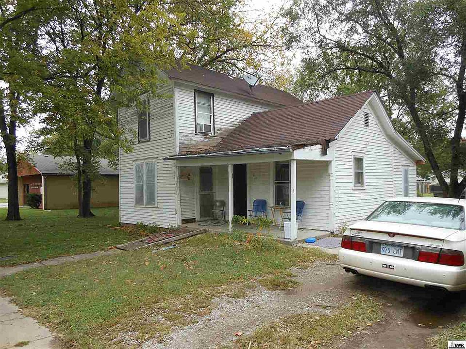 1st image of 104 S Beaubein St