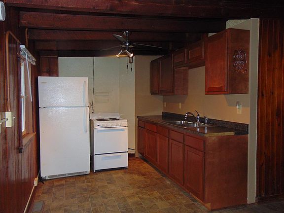 4th image of 823 Salmon St