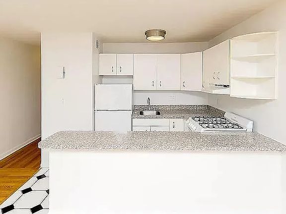 3rd image of 342 E 55th St APT 3A