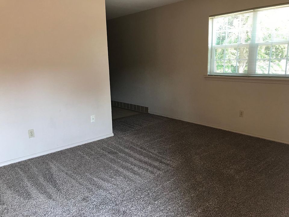 2nd image of 113 E Edwards St APT 11