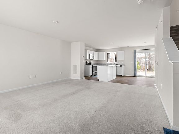 5th image of 1012 Old Evergreen Dr