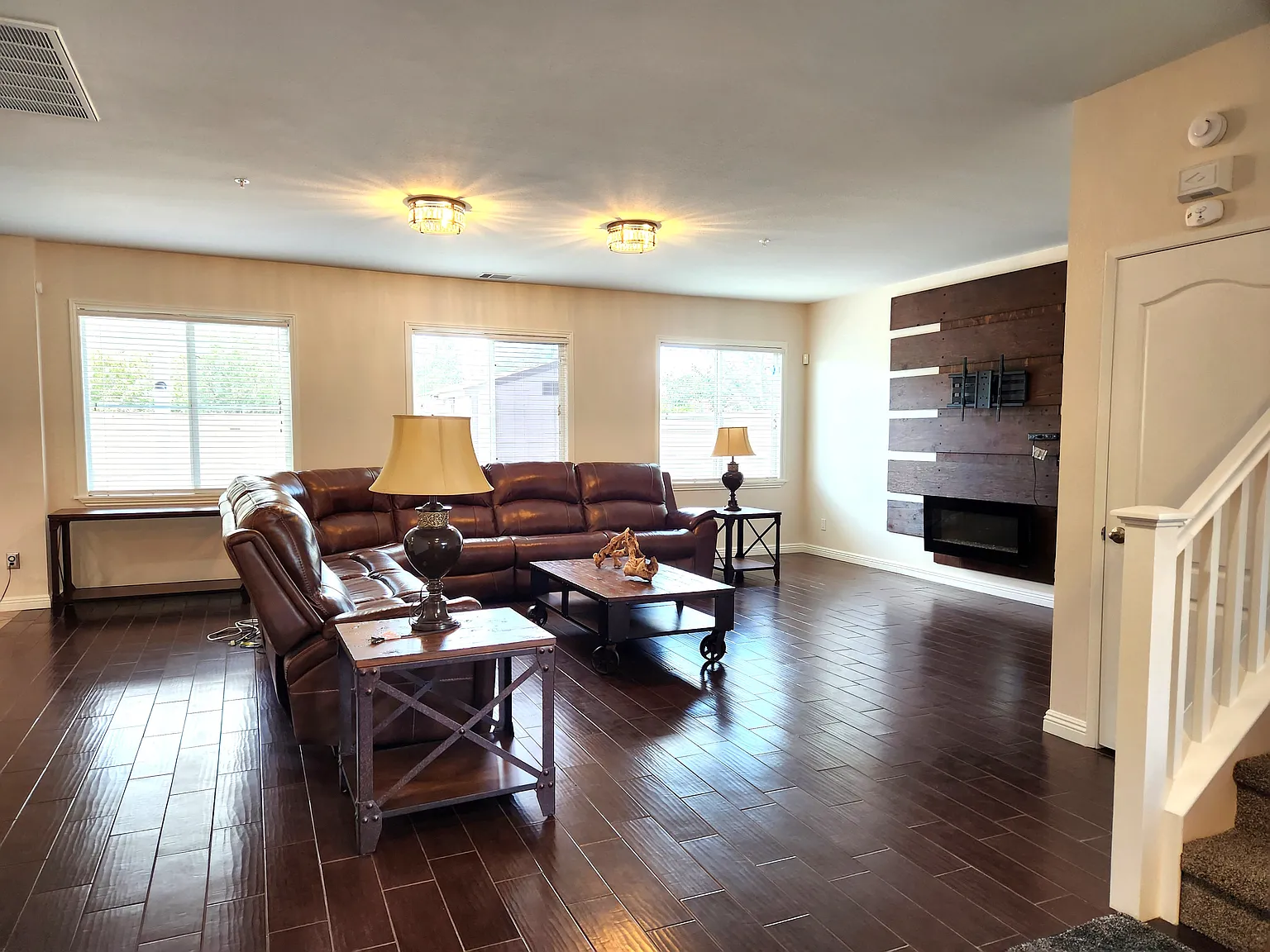 4 bed, 3501 sqft, $6,000 — Photo 2