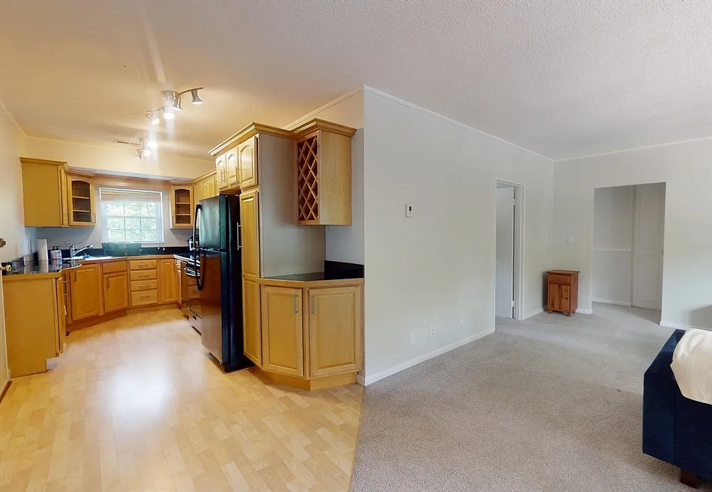 2 bed, 1.0 bath, 825 sqft, $2,700 — Photo 2