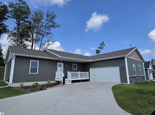 1420 Umber Dr, Traverse City, MI 49696