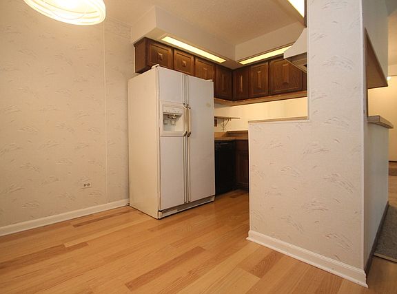 5th image of 13619 S Lavergne Ave APT 123