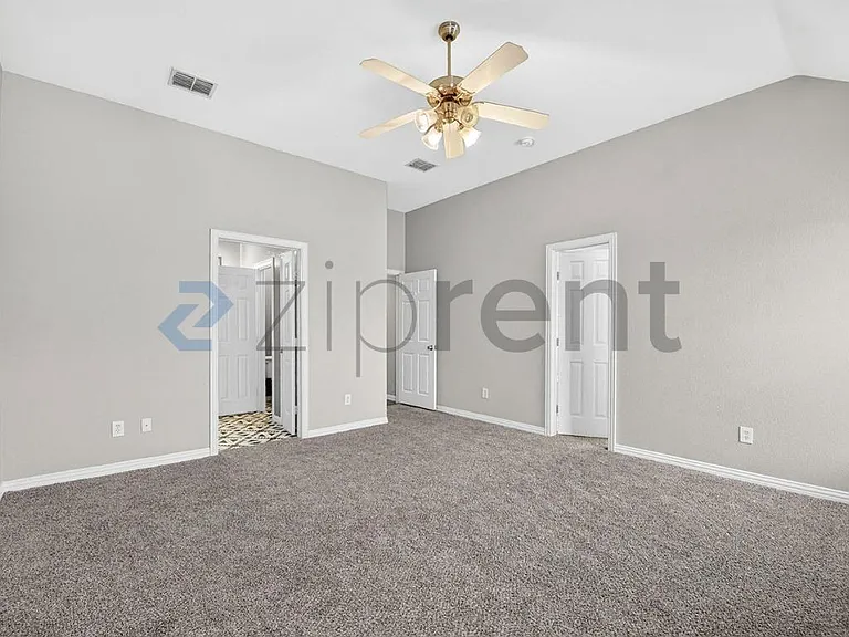 5228 Lake Grove Dr — Photo 8
