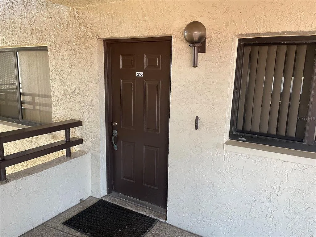 2 bed, 2.0 bath, 1040 sqft, $2,600 — Photo 2