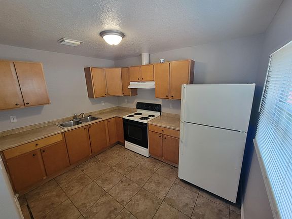 4th image of 1611 Miller Ave