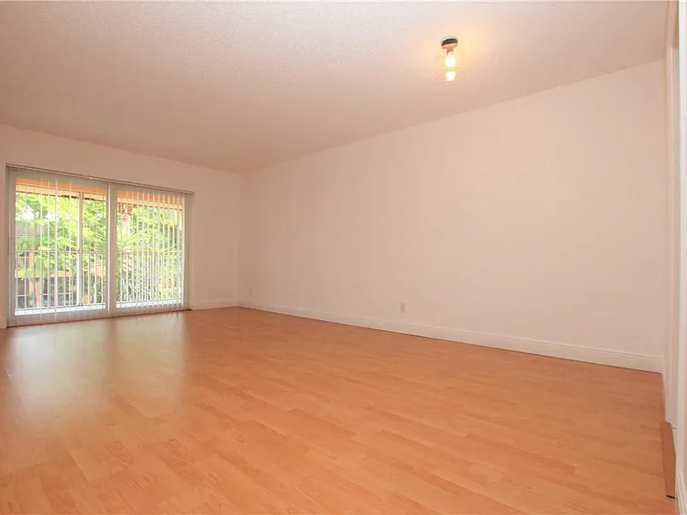 760 SE 2nd Ave #C207 — Photo 2