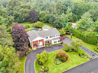 12 Bristol Dr, Woodbury, NY 11797