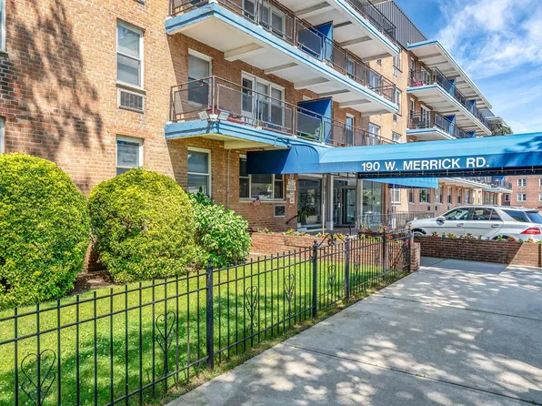 190 W Merrick Road #4E, Freeport, NY 11520