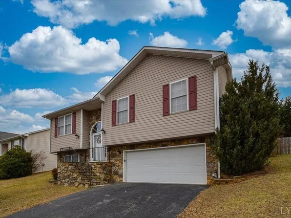 1724 Meadows Rd, Vinton, VA 24179