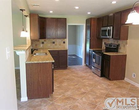 2nd image of 207 Beechwood Ln