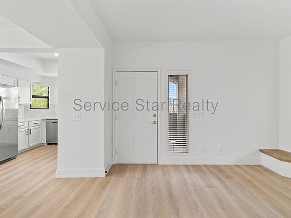 3rd image of 3640 N 38th St Unit 201