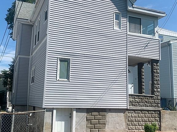 3rd image of 58 Malden St