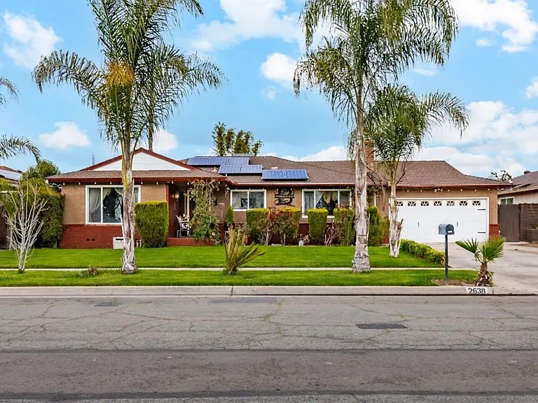 2638 W Rialto Ave — Photo 1