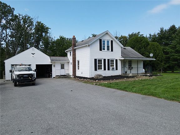 4th image of 2389 Angling Rd