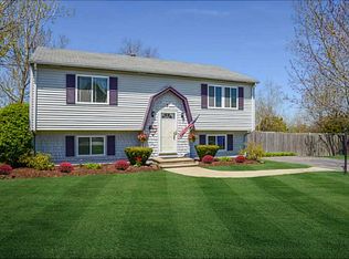 5 Quill Dr, West Warwick, RI 02893