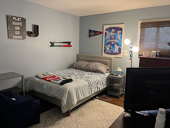 4th image of 234 E Park Ave