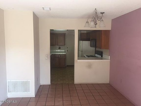 3rd image of 915 Tennyson Ln