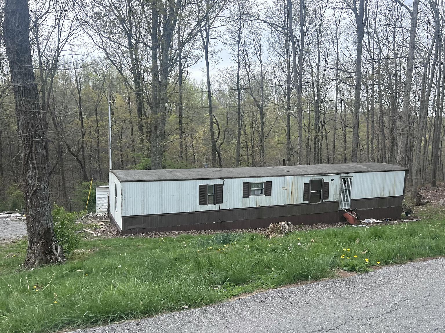 565 State Highway 3249, Stanford, KY 40484 | Zillow