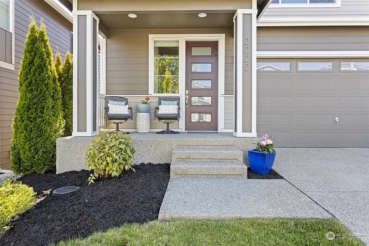 4 bed, 2403 sqft, $3,645 — Photo 3