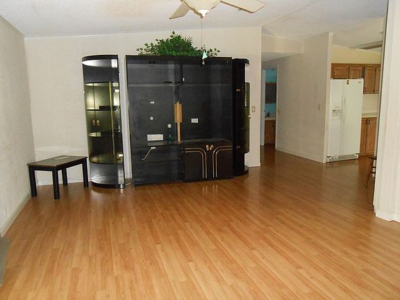 4th image of 365 Smallwood Dr