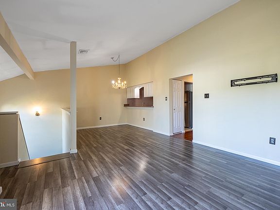 4th image of 85 Pinewood Dr